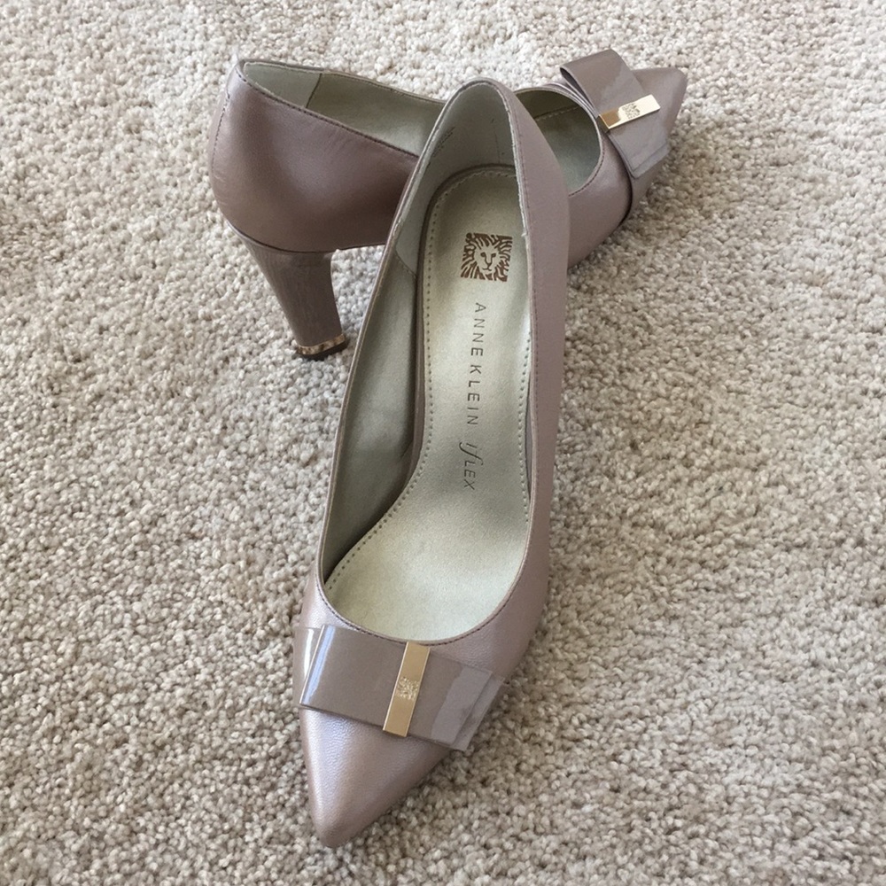 *Never Worn* Anne Klein business heels